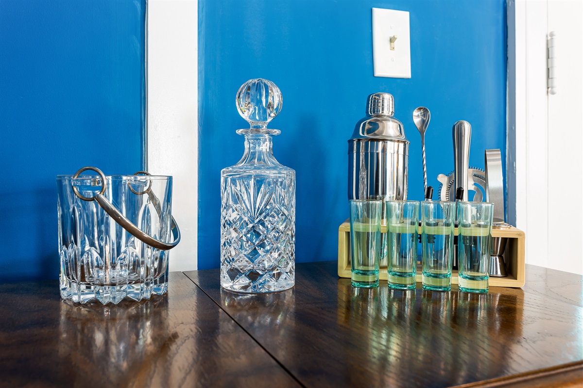 Bar accessories in the dining room