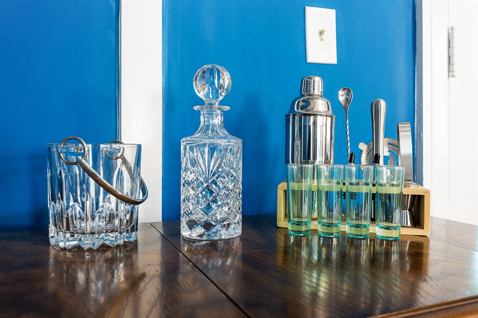 Bar accessories in the dining room