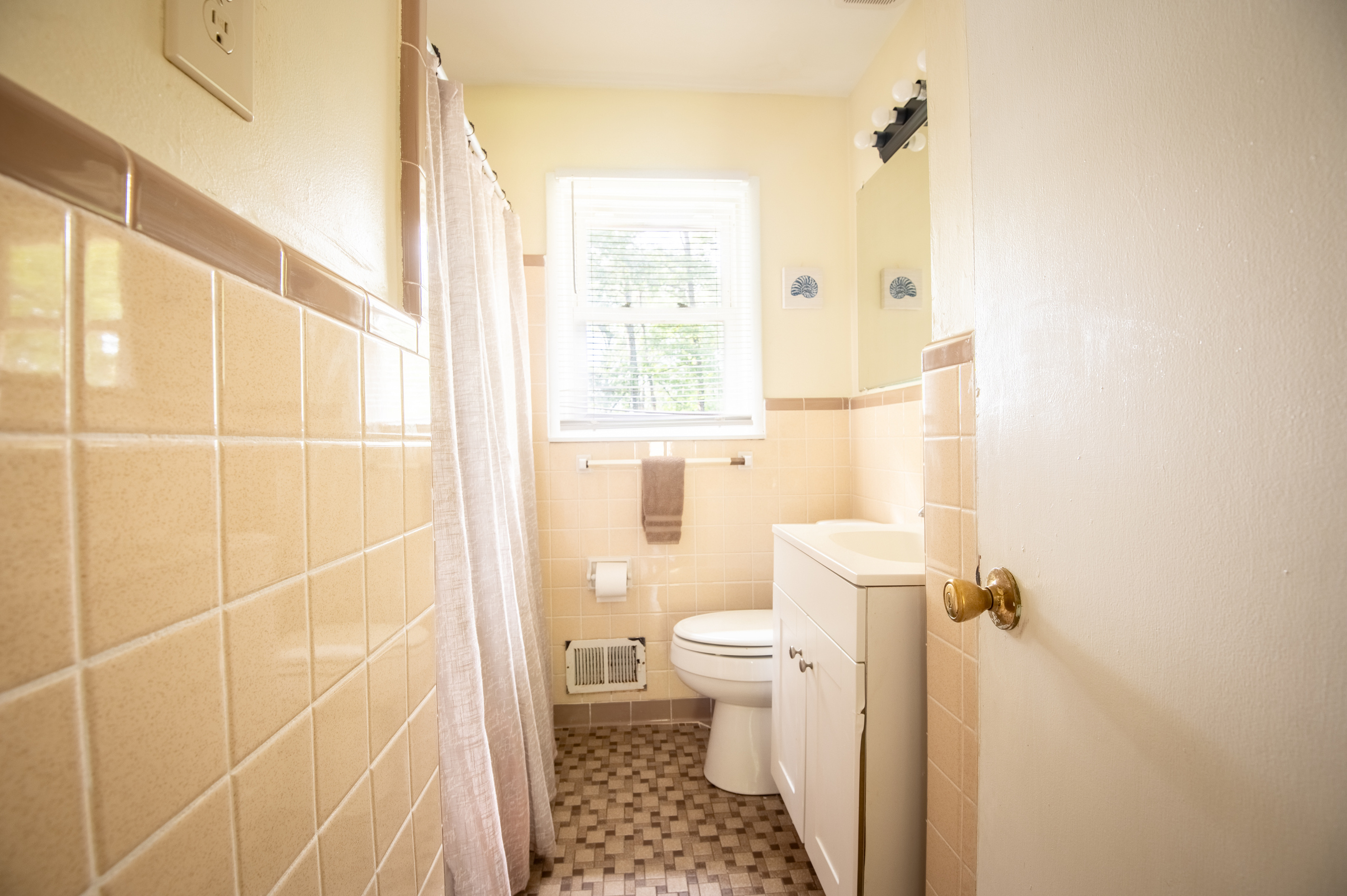 The first full bathroom keeps things simple with a tub and shower combo—perfect for a quick rinse before heading out or a relaxing soak after a day exploring Birmingham. Fresh towels are ready and waiting.