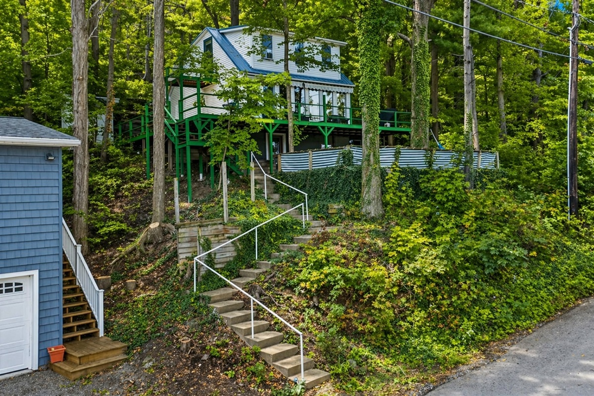 Walkway that leads to the 6 ft water easement.  The street is very slow, as only those who live on the street tend to use it.  