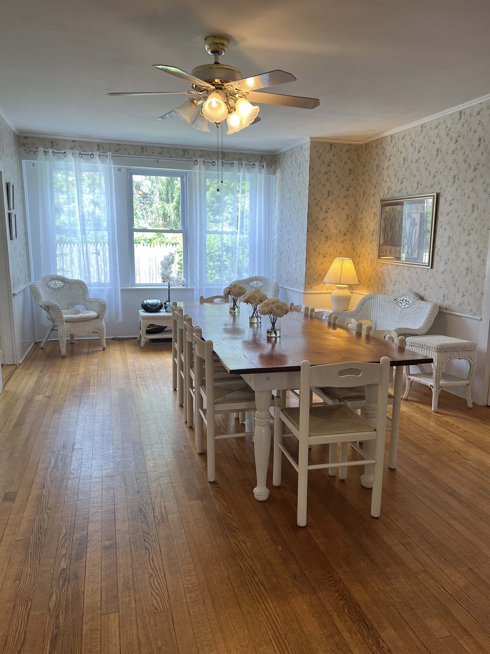 The Federal House dining room with plenty of seating for your group.