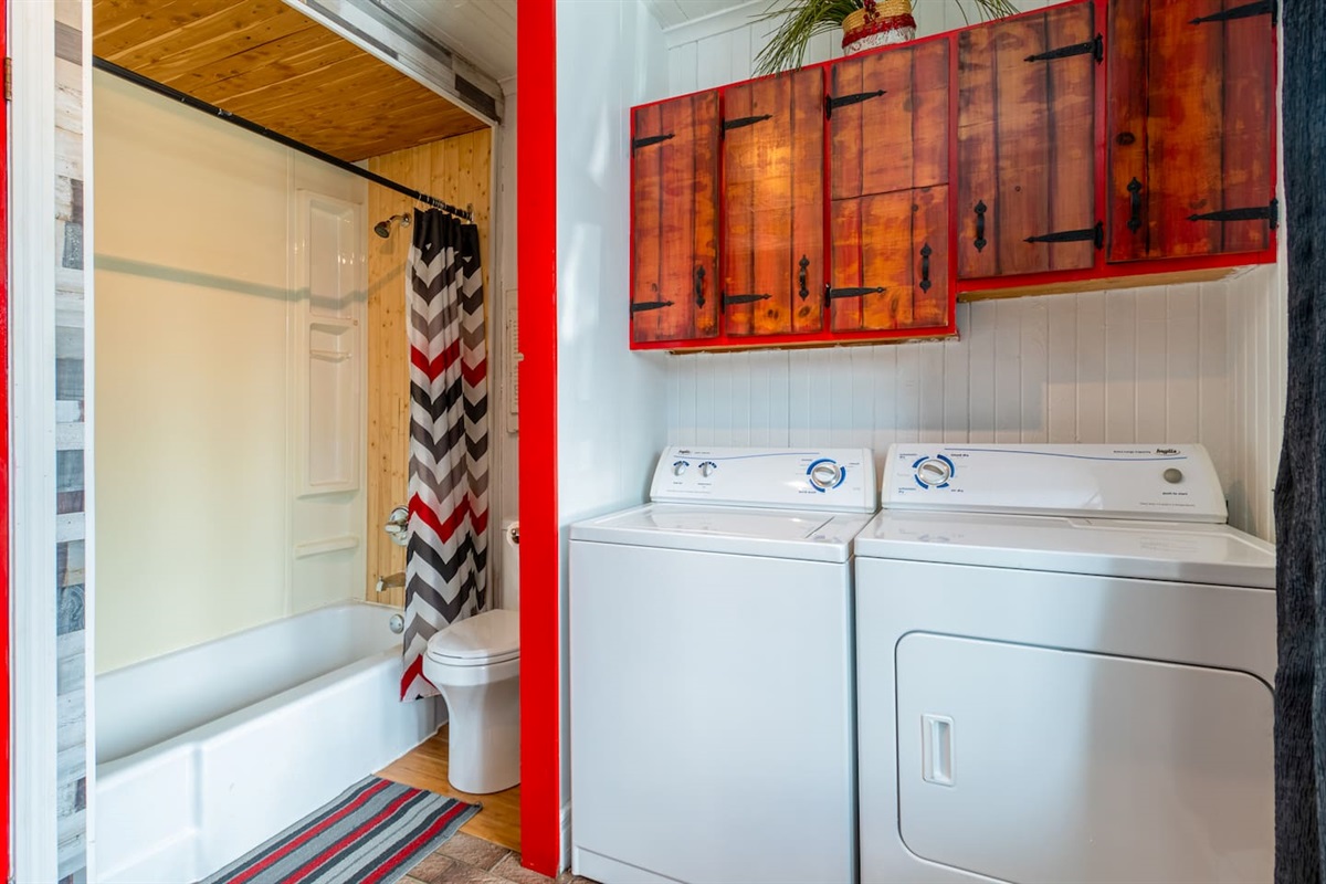 Une autre vue de la salle de bain complète situé au rez-de-chaussée.