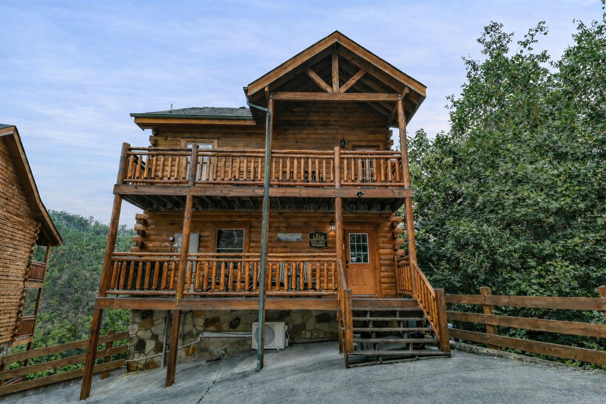 Welcome home to The Only TennISee Mountain Retreat. Your perfect Smoky Mountain escape.