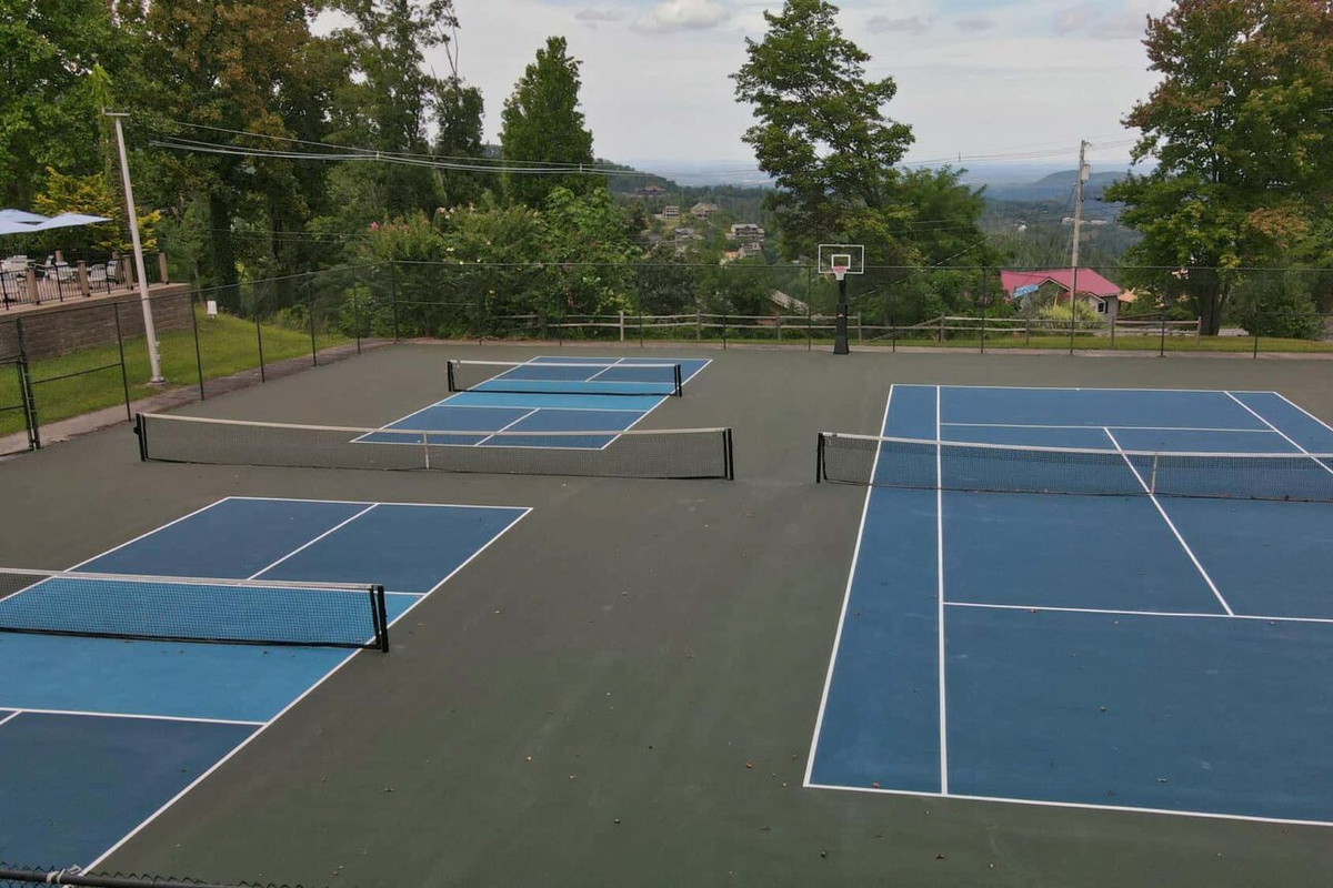 Open Year Round and open 24 hours. Only a 1/2 mile from the Lodge. Evening lights for night time play! 