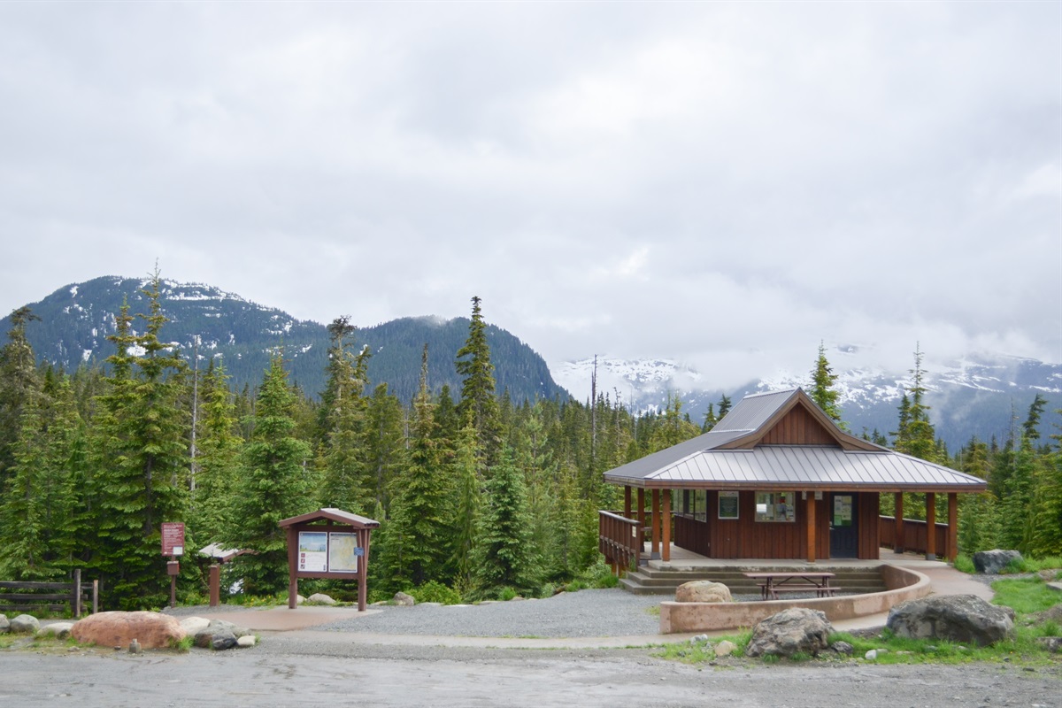 Strathcona Park Enterance - 1 min drive away