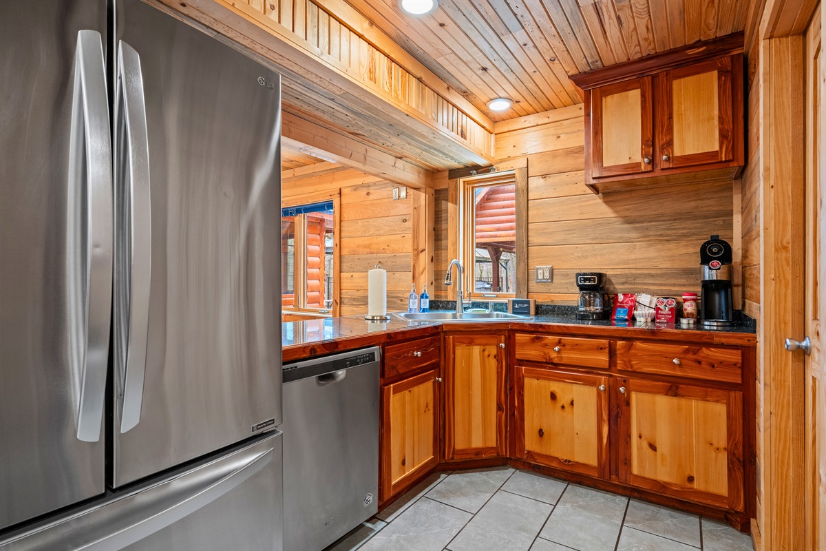 A full-size refrigerator paired with generous prep space makes it easy to stock up, cook comfortably, and settle in for longer stays with a full group.