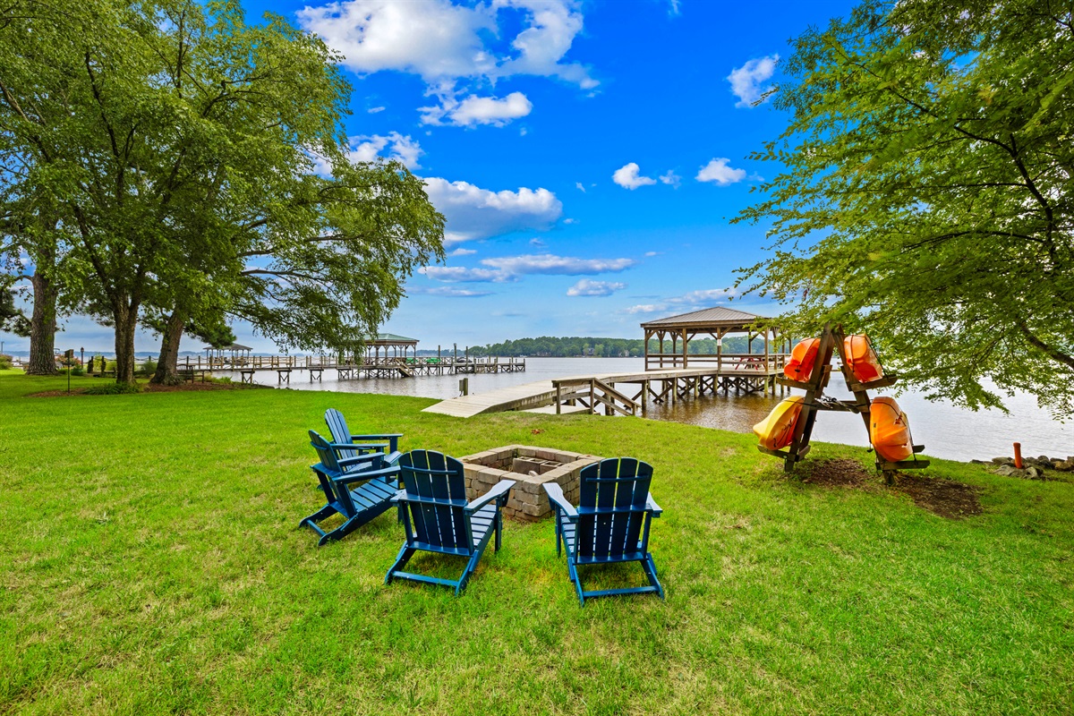 Welcome to Sunset Haven! The flattest yard on Lake Norman.