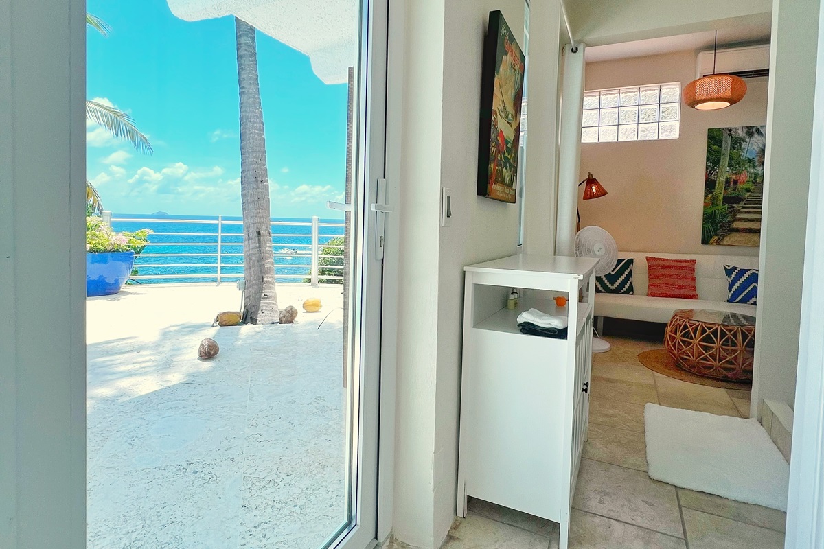 Refresh in Bathroom&rsquo;s modern space with thoughtful details.