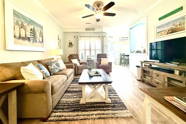Living Room with Couch & 2 La-Z-Boy Recliners