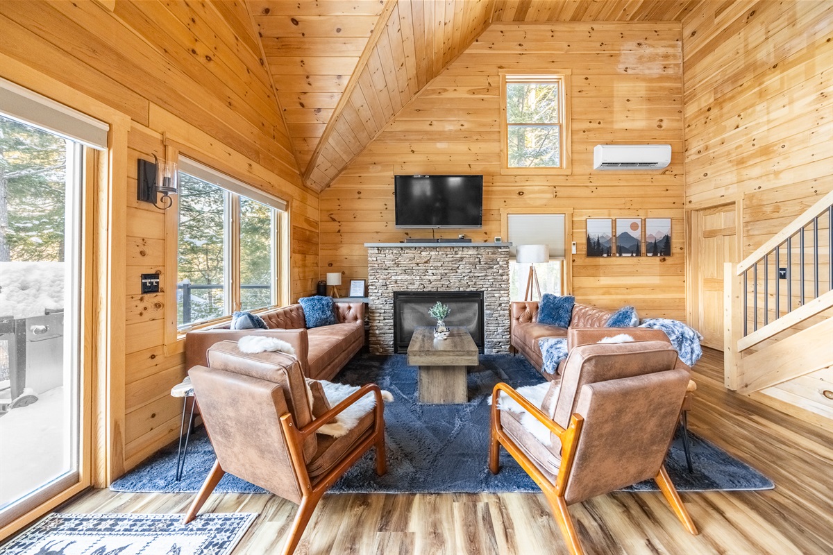 Comfortable living area, Roky TV, soundbar, free WIFI, Bluetooth speaker