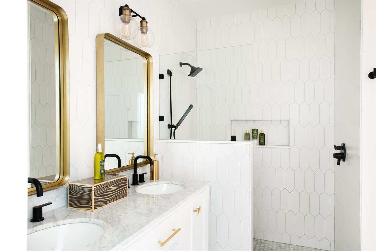 Spa feel with luxury bath products provided