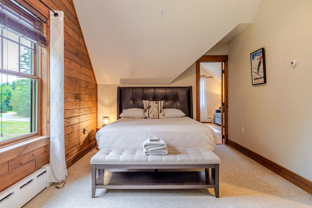 Flexible upstairs bedroom includes a queen bed and queen sleeper sofa—ideal for families traveling together.