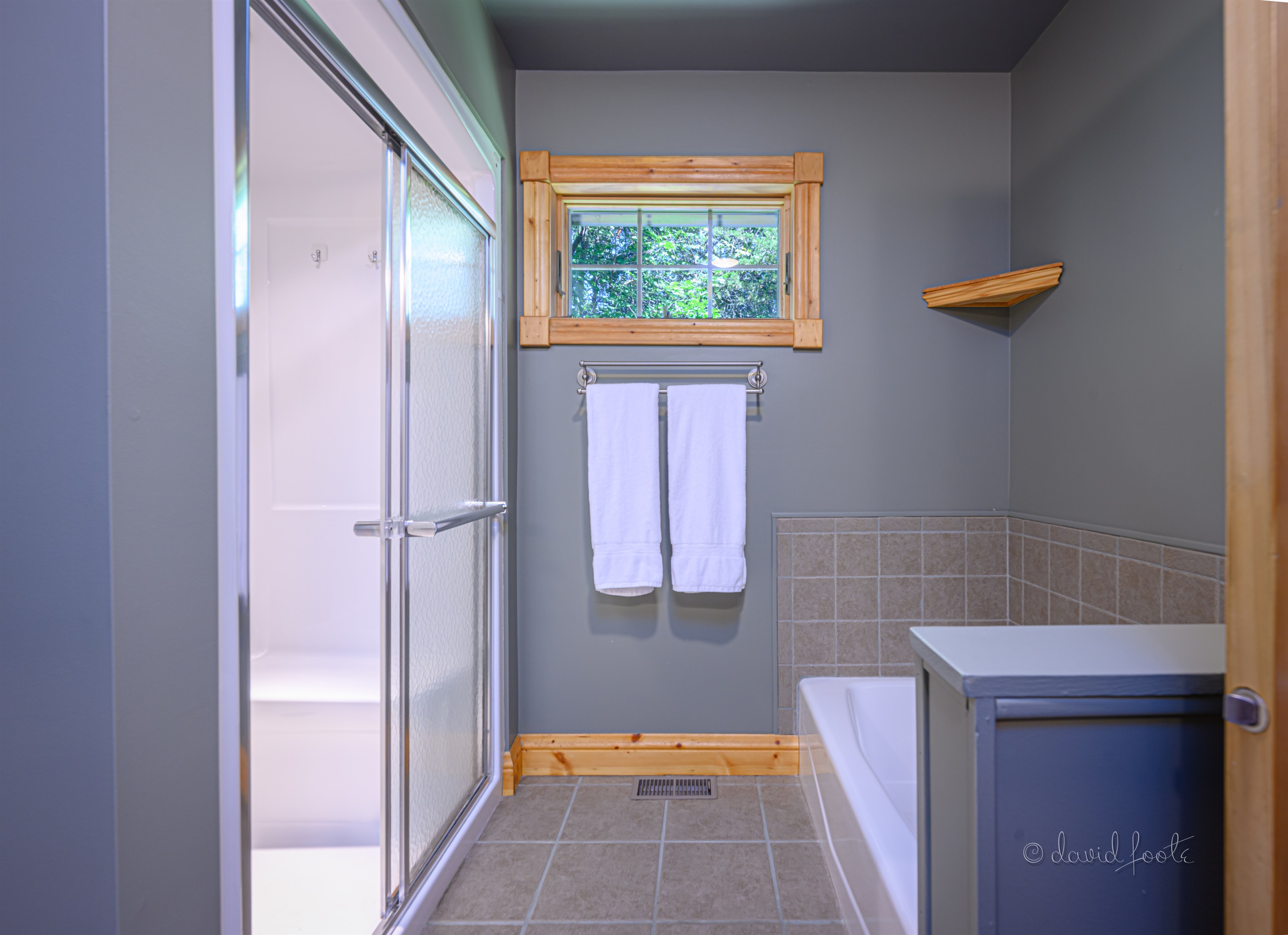 Primary bedroom on main floor with en suite bathroom