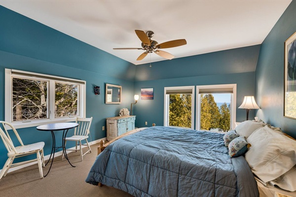 Upstairs bedroom. Queen Casper Mattress. Beautiful lake views and the sound of waves to lull you to sleep.
