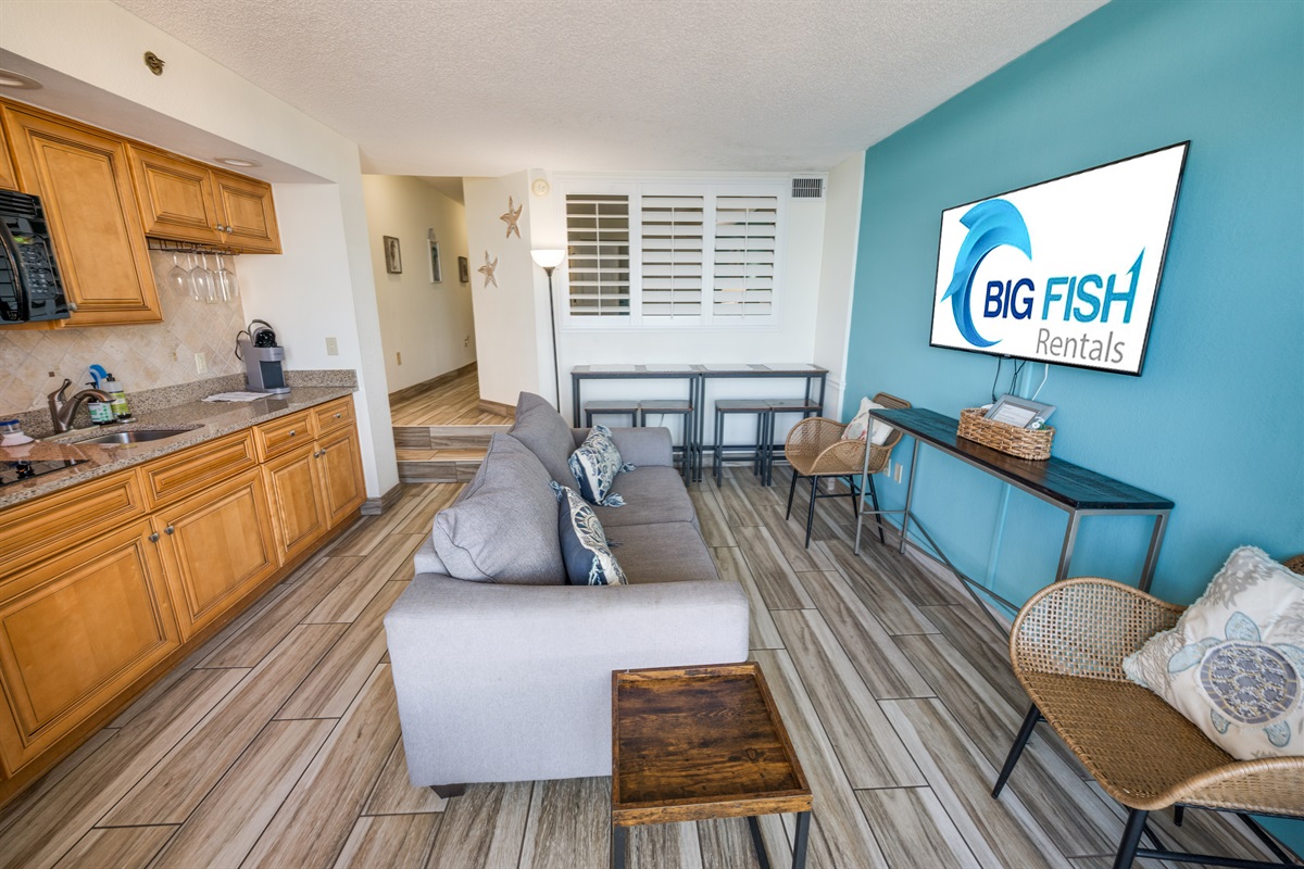 Living Room with Stunning Views🌊☀️