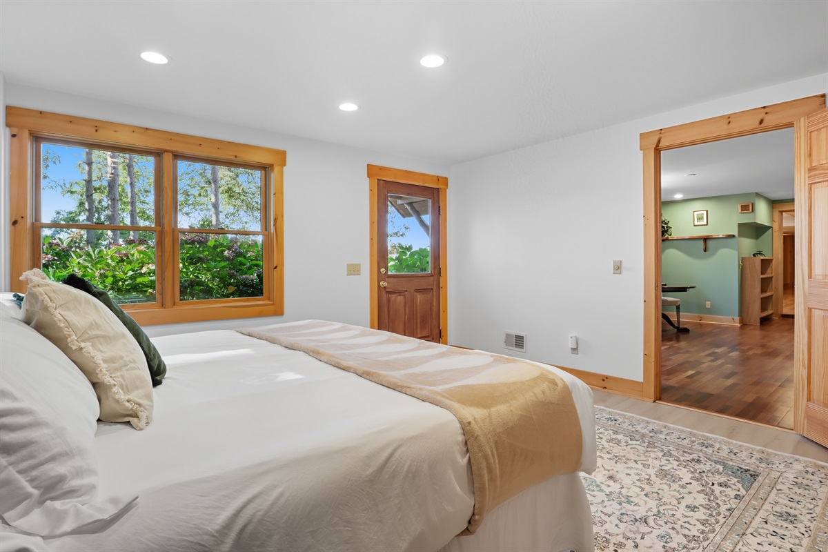 Bedroom 4, Spacious king bedroom, lower level with modern lighting and fresh finishes.