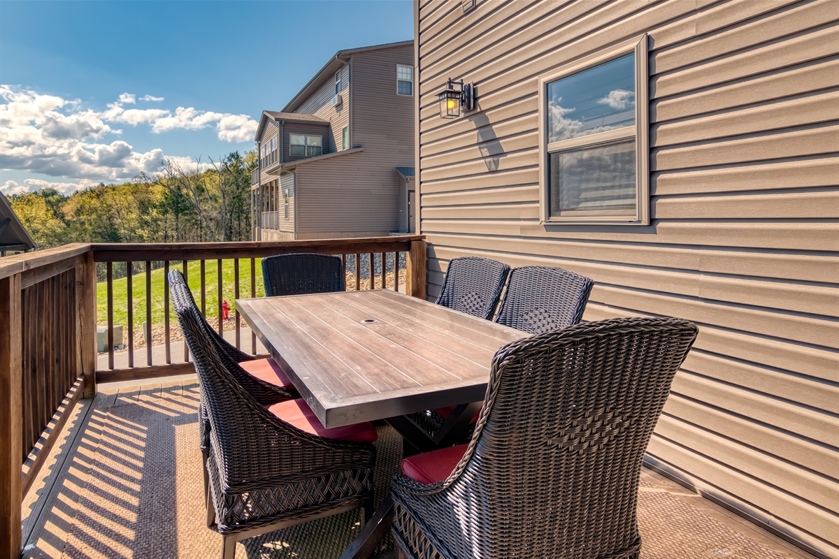 Outdoor dining options