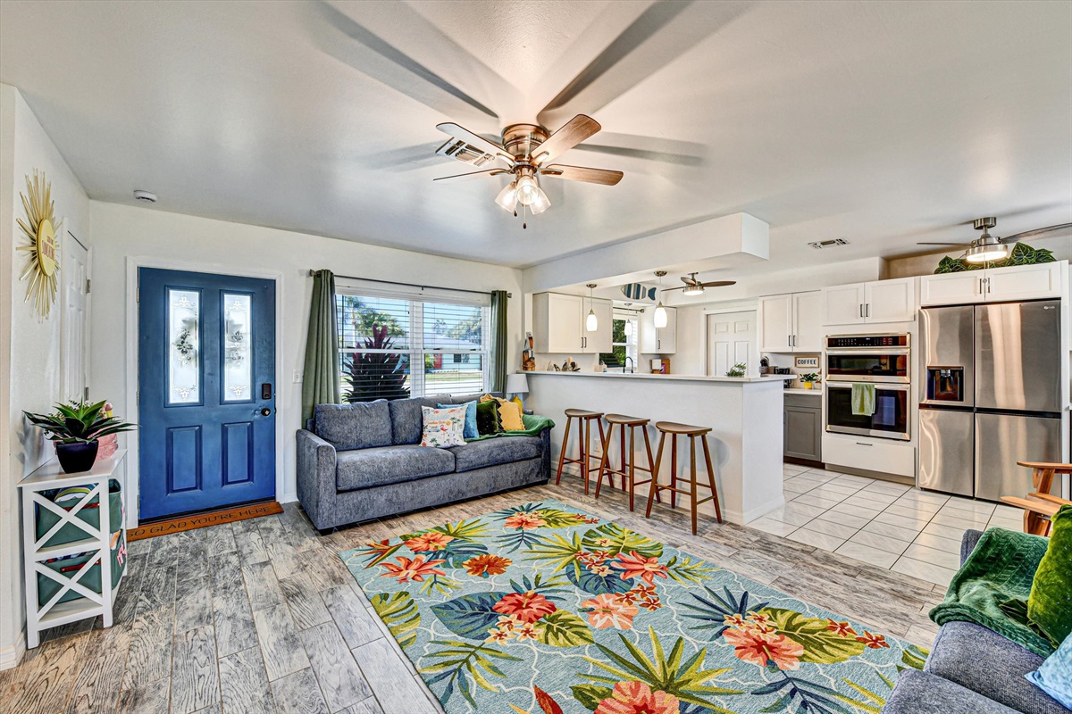 Kitchen, fully stocked with cooking/eating/drinking utensils