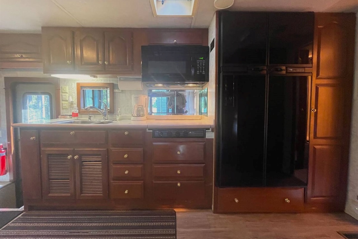 Kitchen, New Microwave, New Freezer/Fridge (with Ice-maker) and Pantry