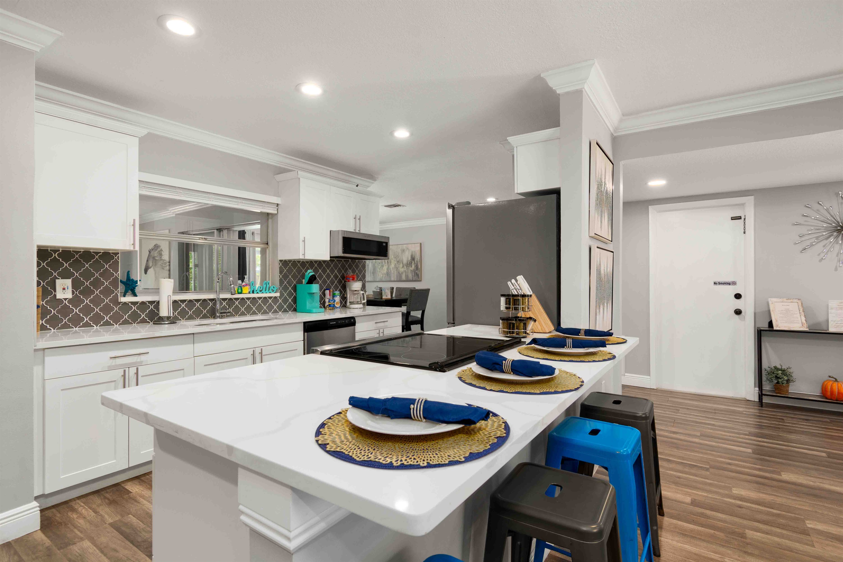bar top seating for 4