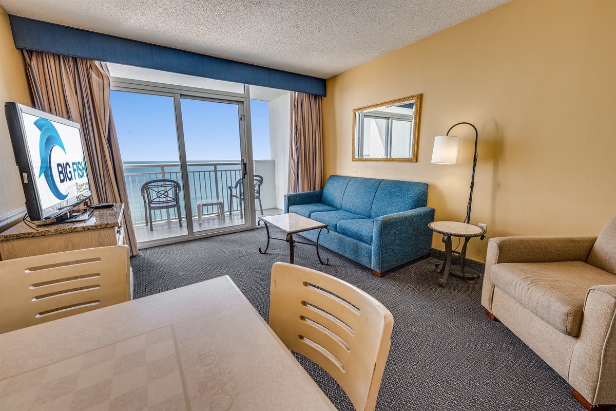 Amazing Living Room with Stunning Views🌊☀️