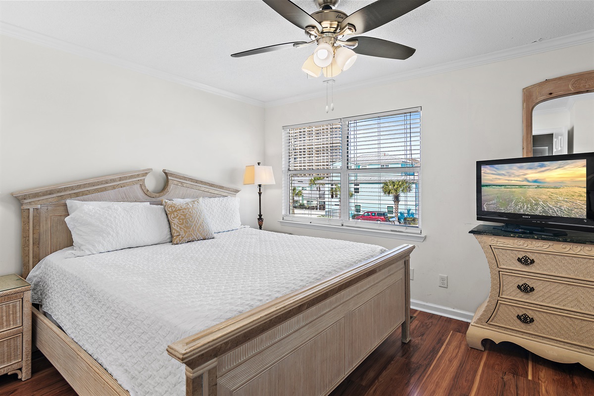 Guest Room 2 (Level 3): KING bed, Smart TV, Private Bathroom with Walk in Shower