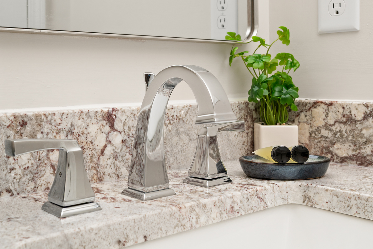 To help you settle in, we provide a starter supply of bathroom essentials, including shampoo, conditioner, body wash, toilet paper, and fresh towels for your arrival.