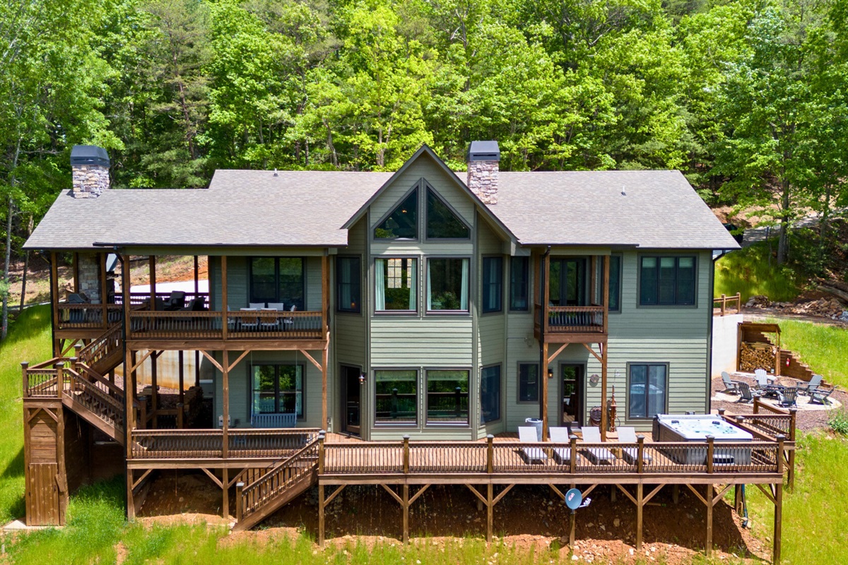 Plenty of space to relax, entertain, and enjoy the great outdoors.