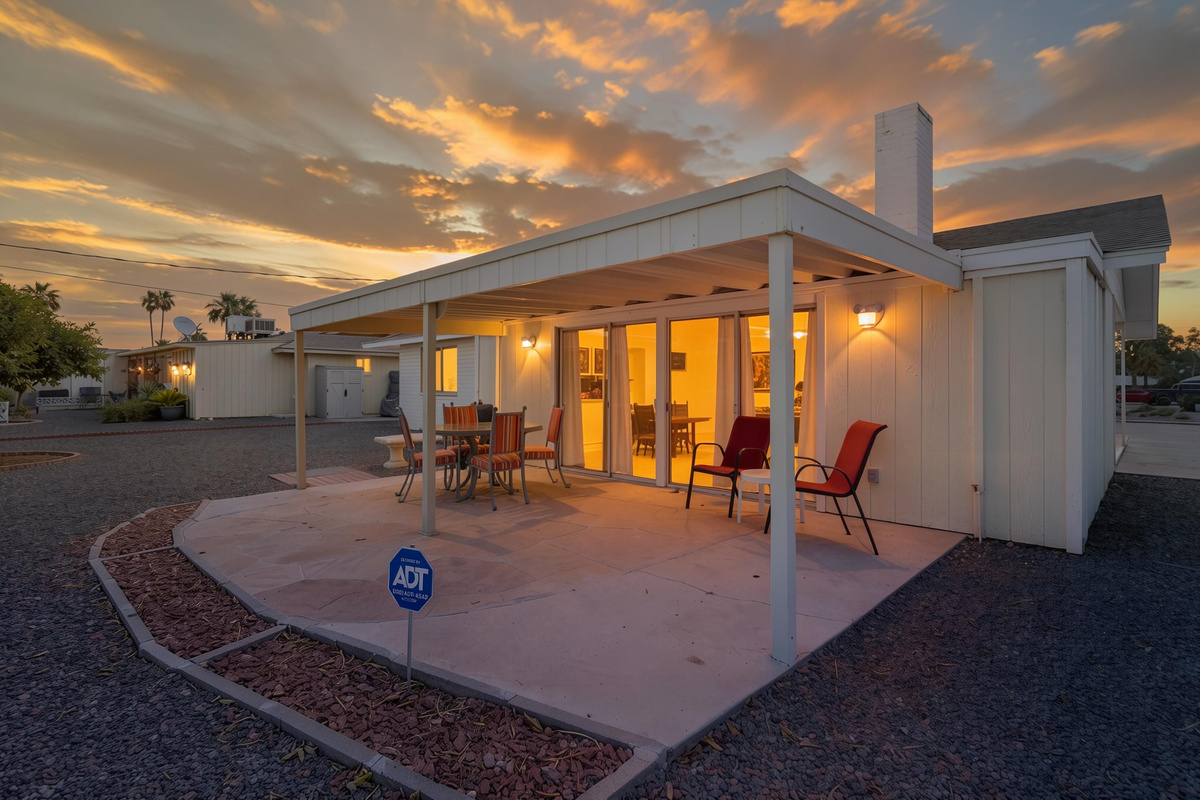 Classic Sun City Retreat | 2BR/1BA | Quiet Neighborhood — Classic Sun City Retreat | 2BR/1BA | Quiet Neighborhood, Sun City, Arizona — photo 6