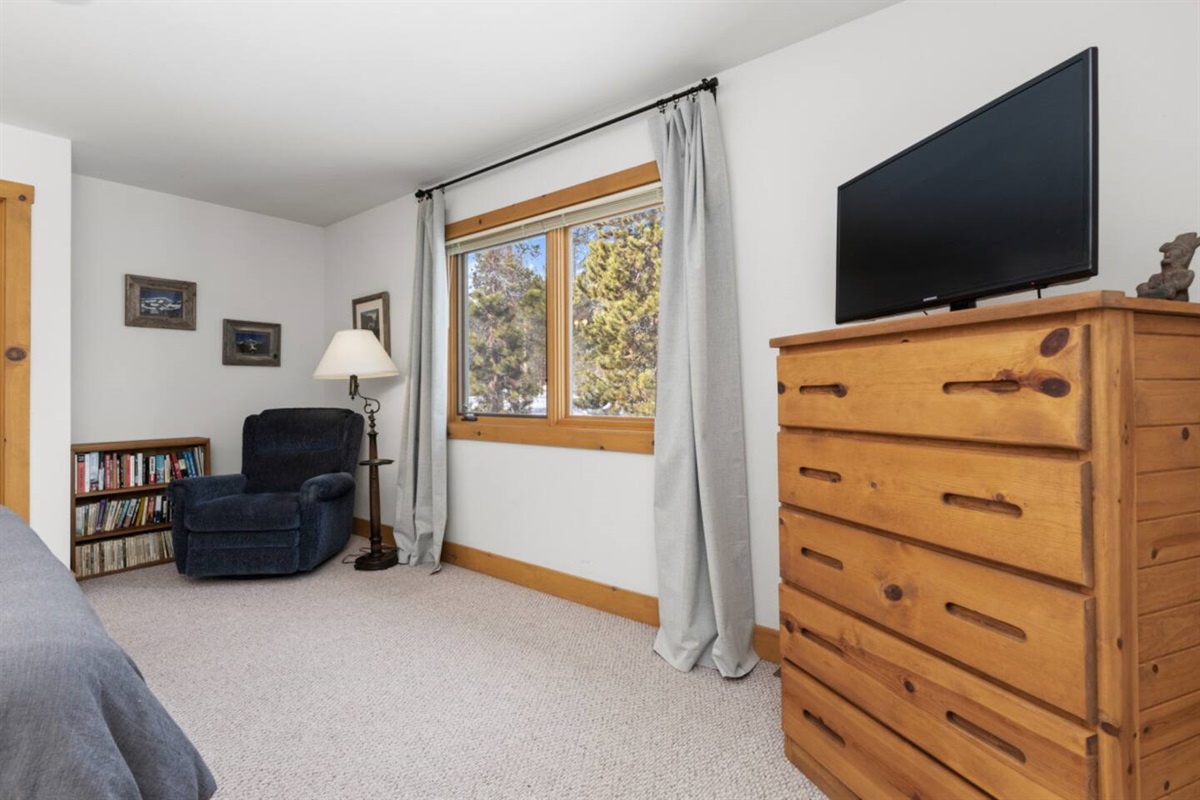 Upstairs Bedroom 2 - HDTV