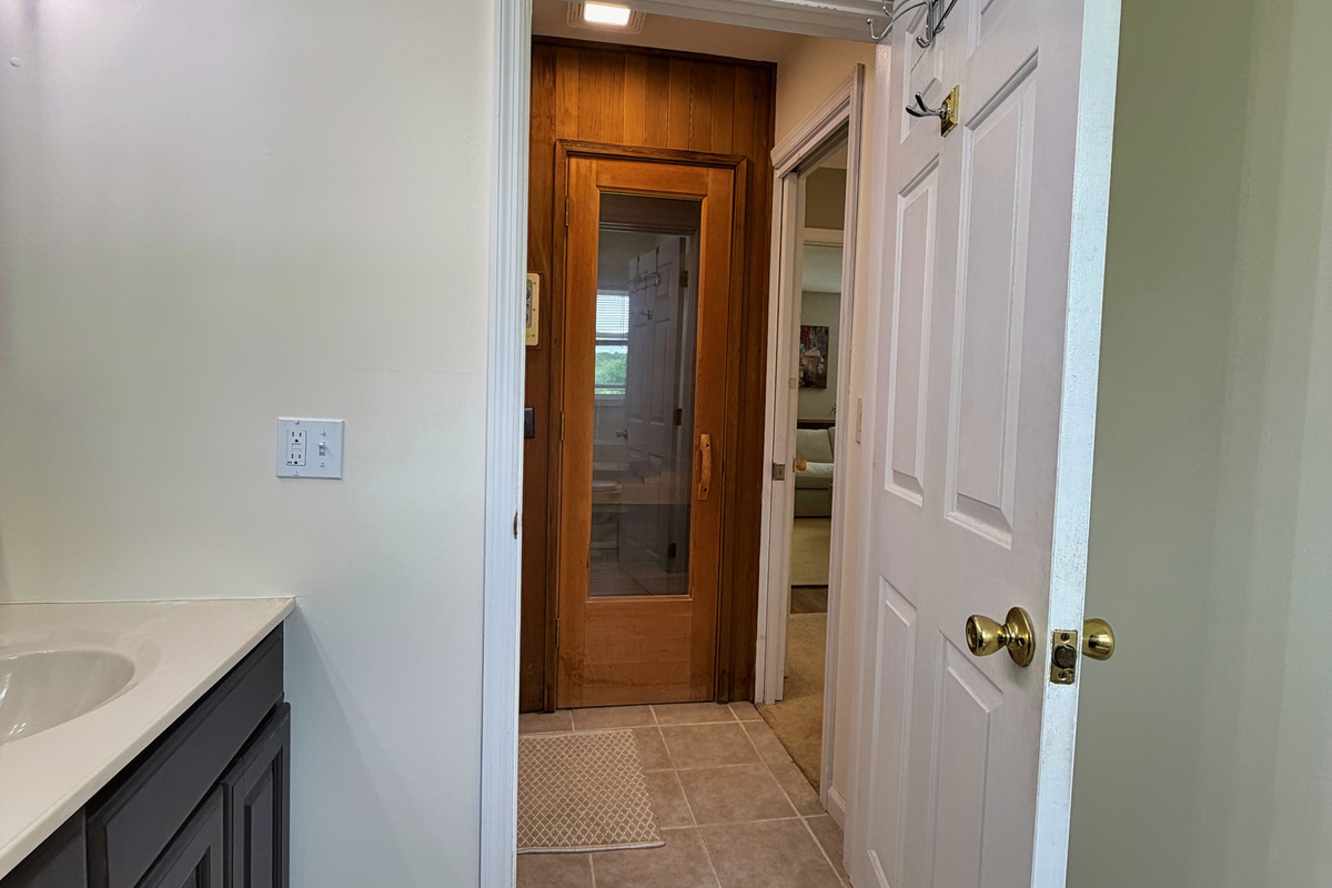 Lower level King Bedroom ensuite bathroom with a Sauna