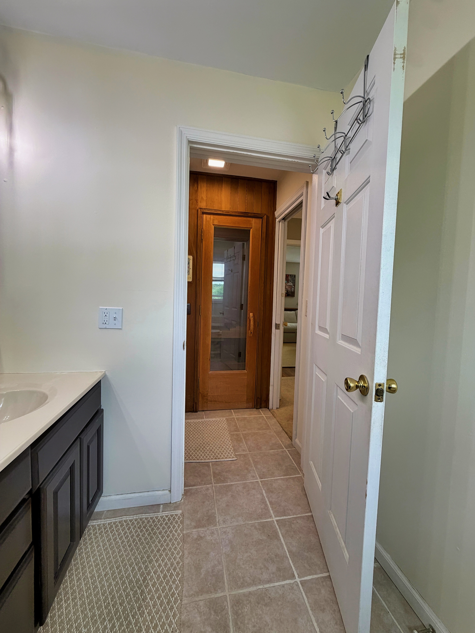 Lower level King Bedroom ensuite bathroom with a Sauna