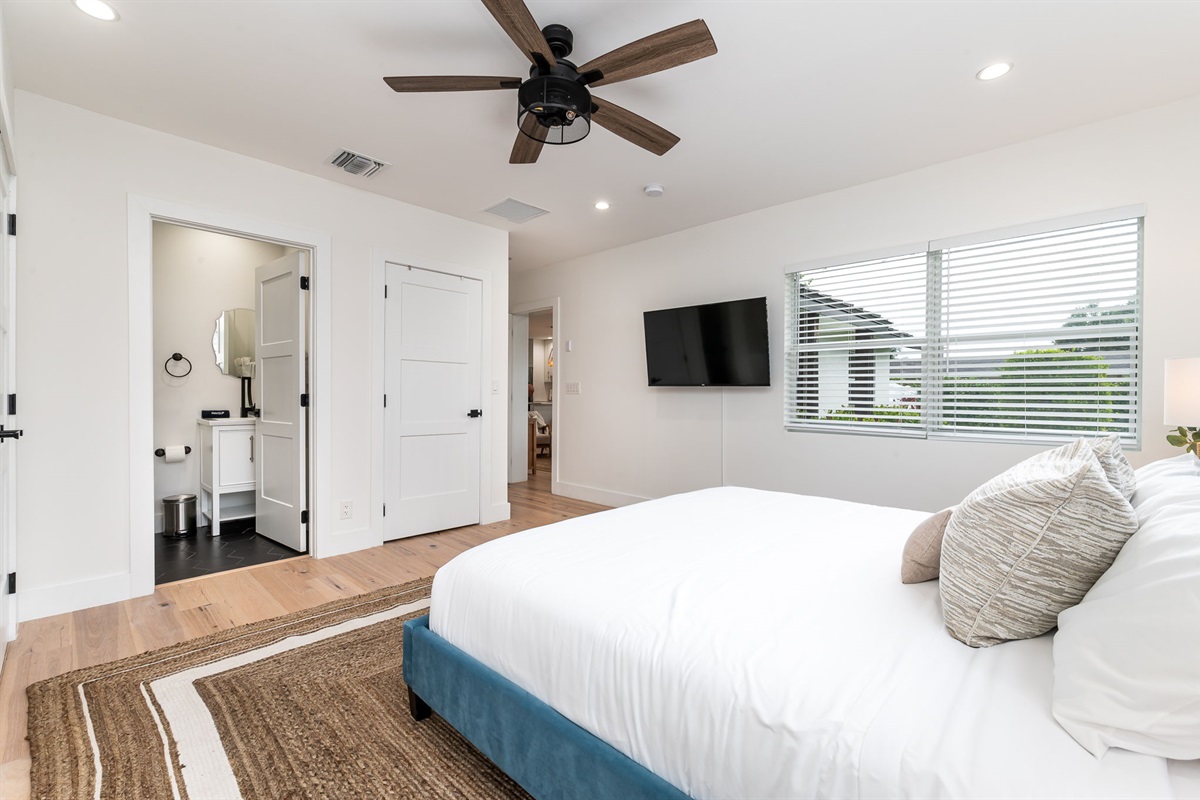 Ideal for multi-generational families&mdash;plush bedding and en suite for extra comfort.