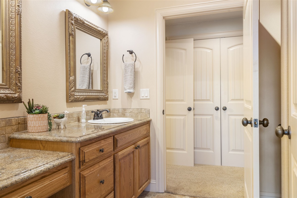 Jack and Jill bathroom connecting queen and King bedrooms