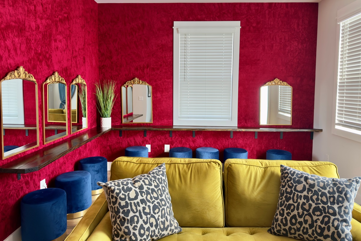 Make Up Bar
