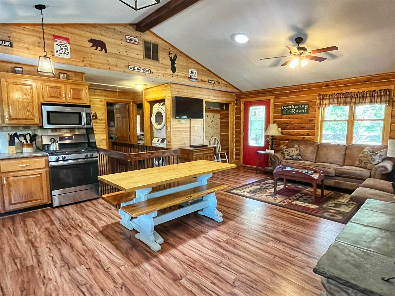 Open concept kitchen/livingroom