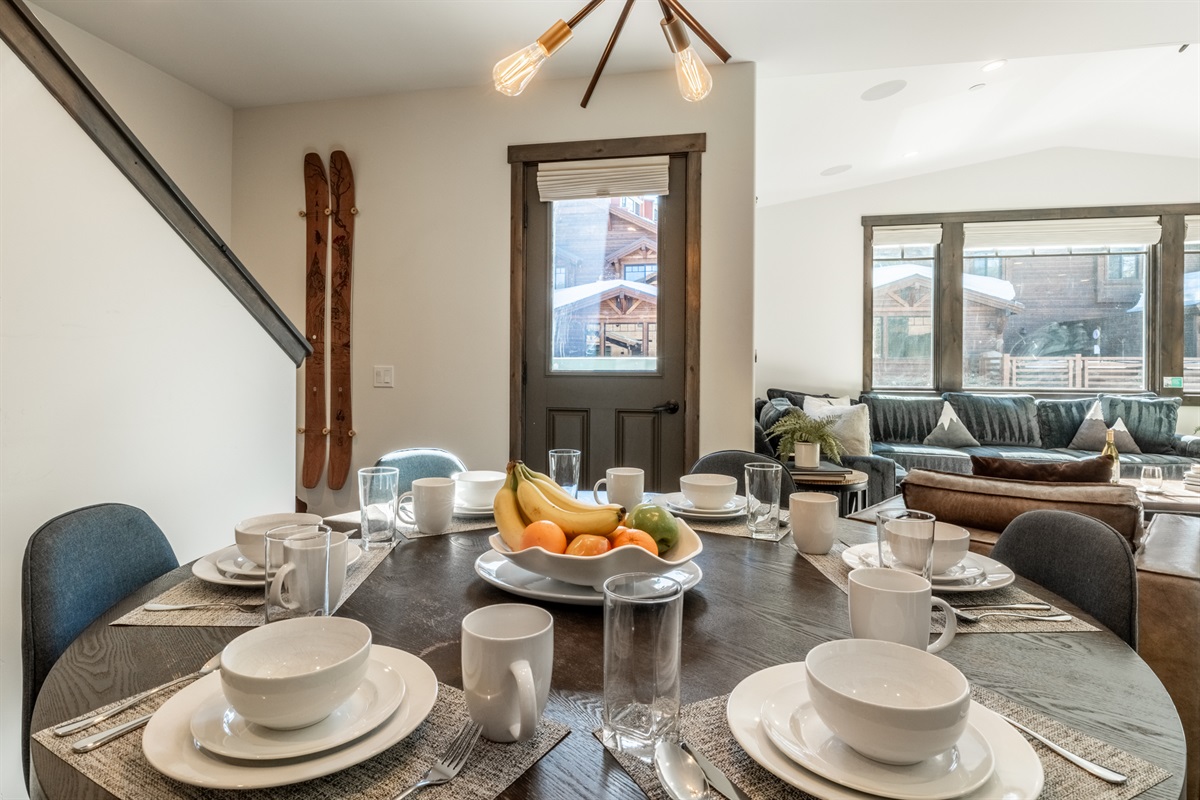 The round dining table invites everyone to linger—perfect for shared meals, games, and long conversations that stretch well beyond dinner.