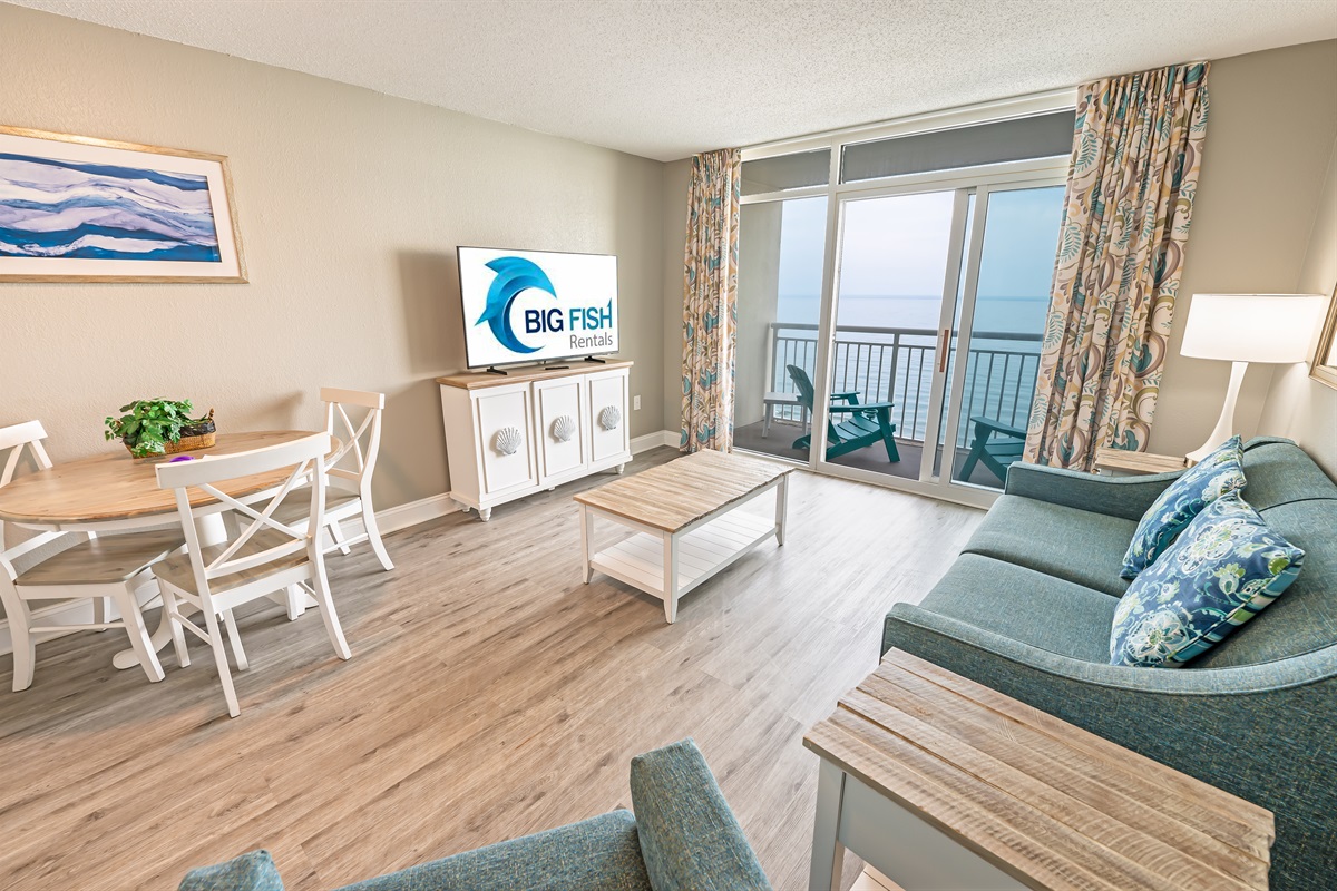 Living Room with Stunning Views🌊☀️