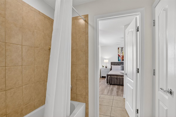 Bath 5 (En Suite)