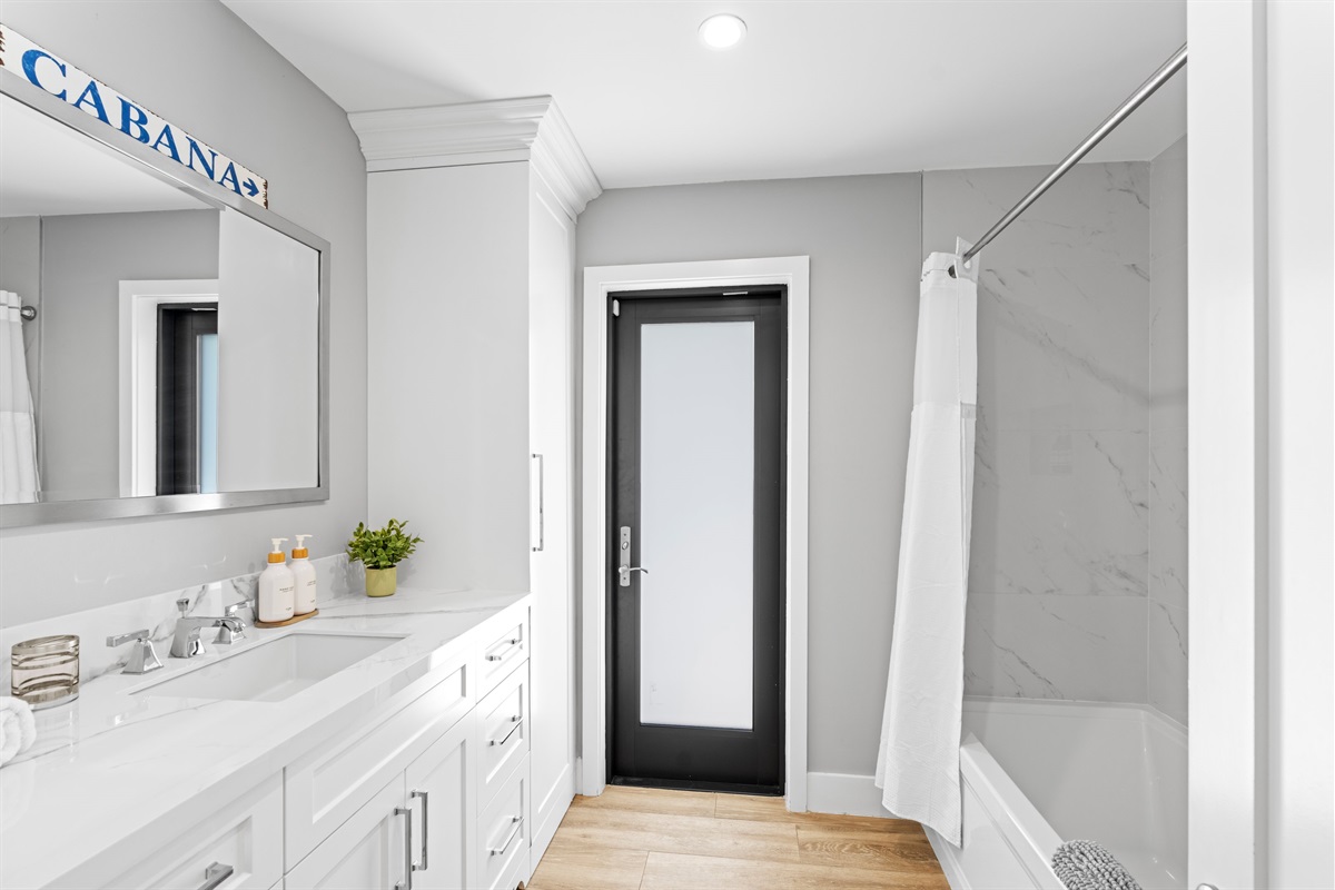 Hotel-Quality Bathrooms with the Comfort of Home