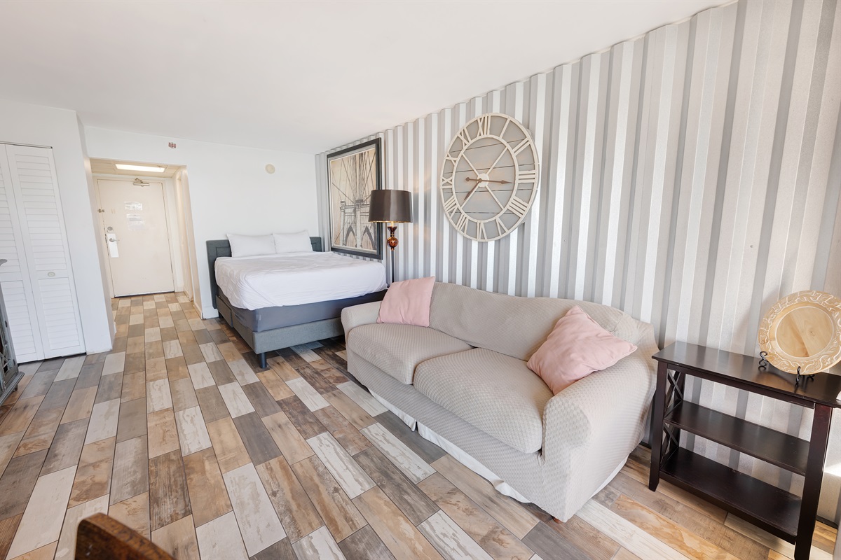 Living Room with Stunning Views🌊☀️