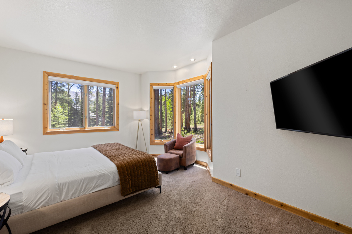 EnSuite Bedroom #2 - King Bed / Private Full Bath / National Forest Views