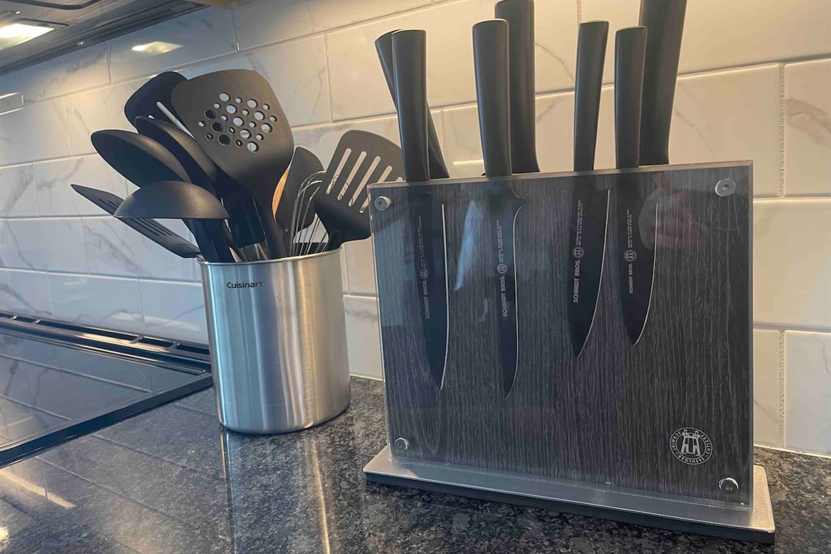 Plenty of cooking utensils and knives for your inner chef