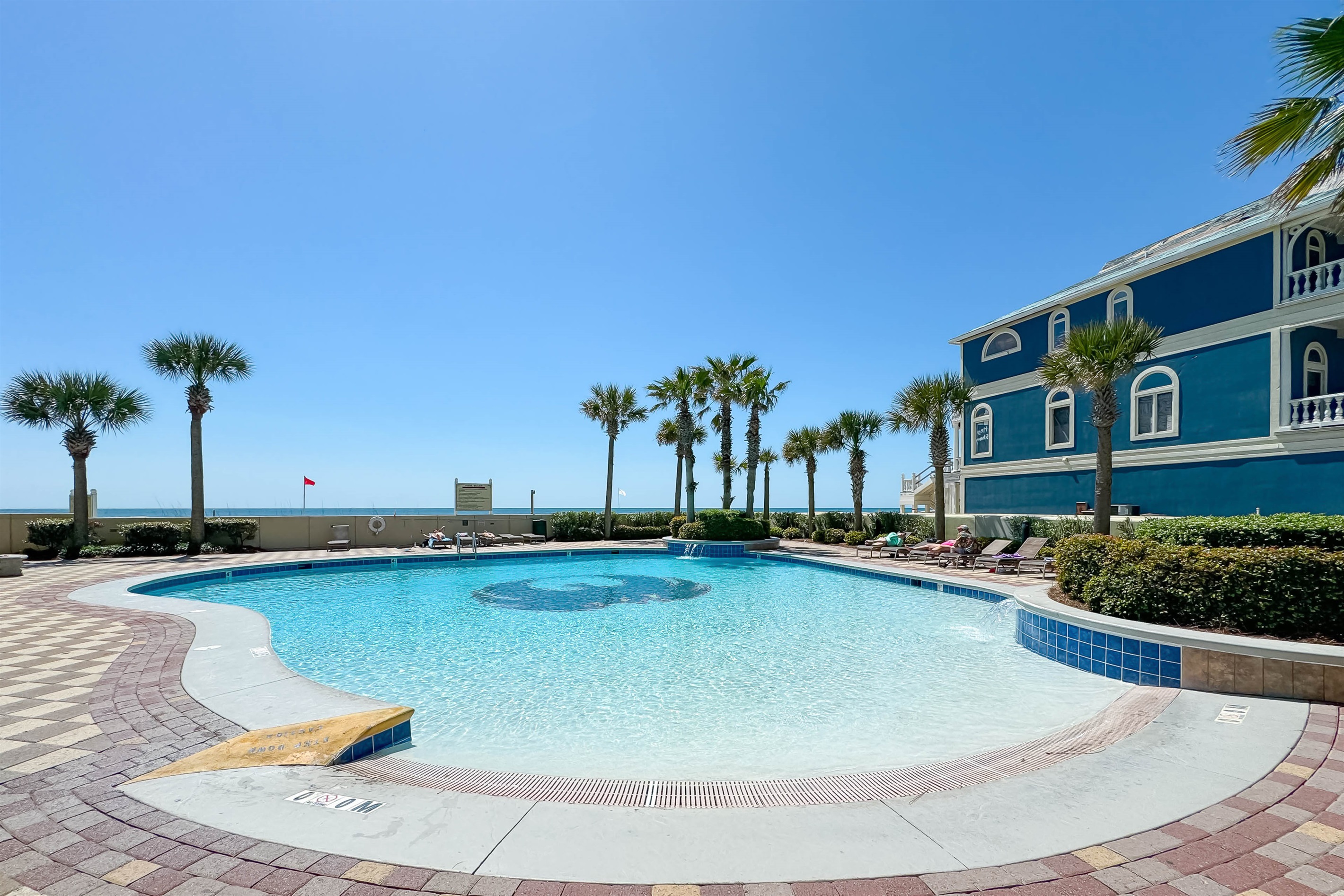 Dive into luxury at our beachfront pool. With a zero-entry design and stunning views of the Gulf, it’s the perfect spot for guests of all ages to cool off after a day on the sand.