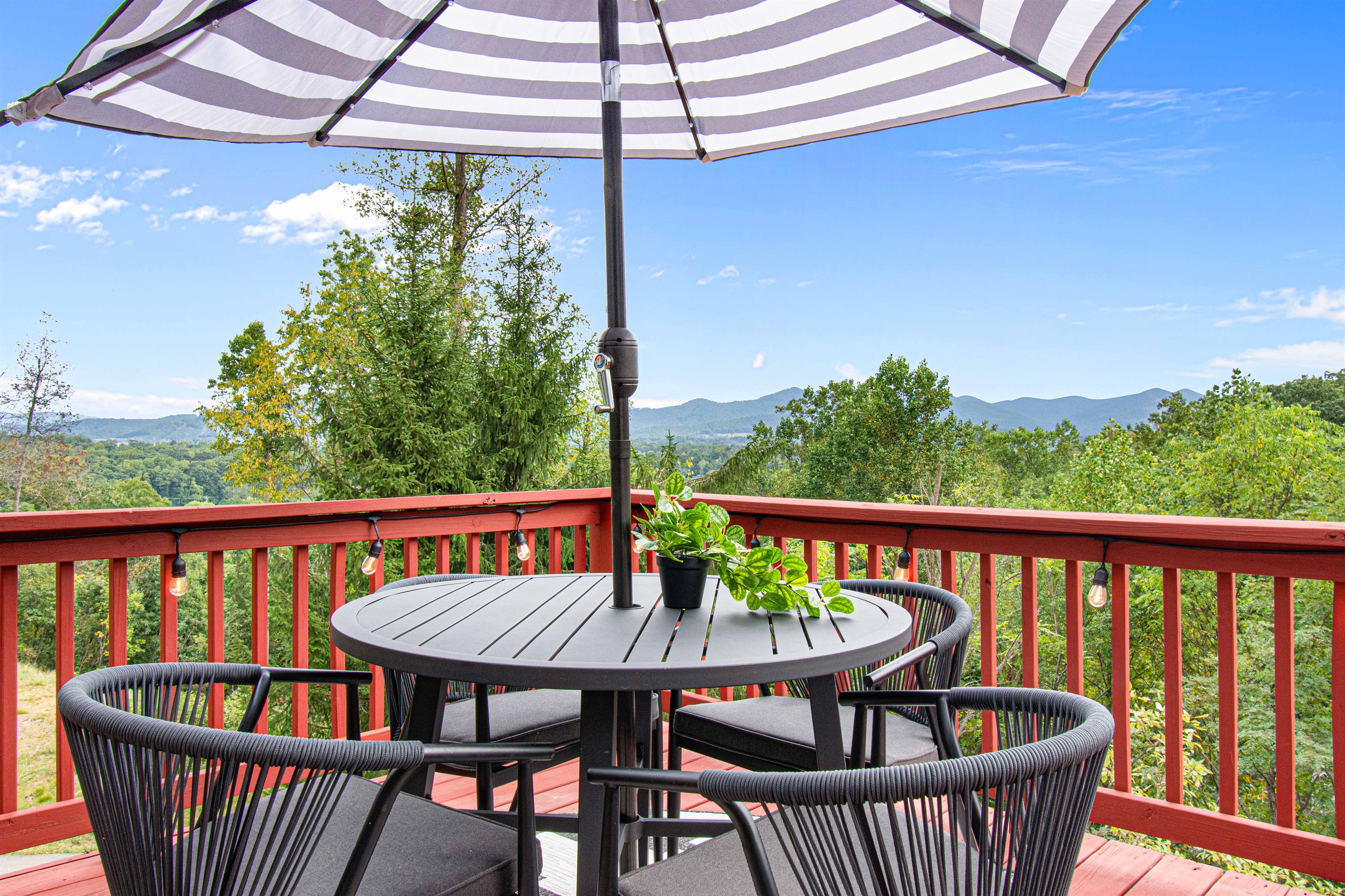 Experience alfresco dining at its best with our round dining set for four on the deck! Enjoy stunning views as your backdrop, making it the perfect spot for breakfast, brunch, or sunset dinners. Gather around for delicious meals and create unforgettable mo