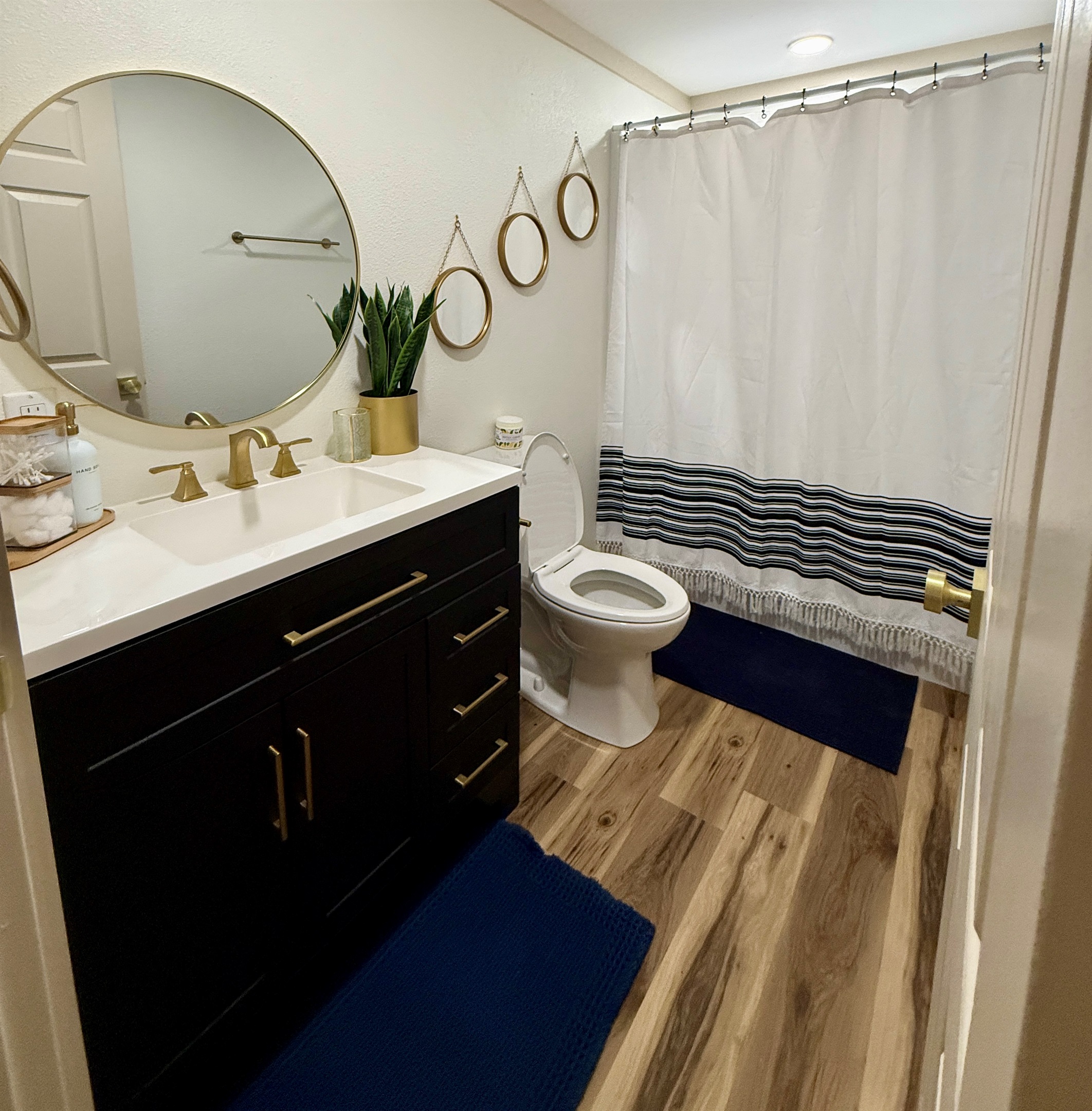 Full bath tub/shower combo
