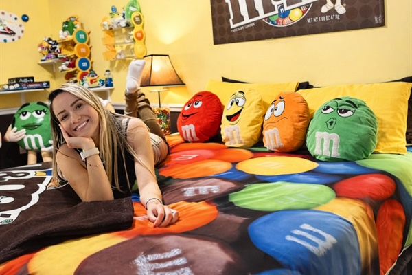 Sweet-themed guest bedroom
