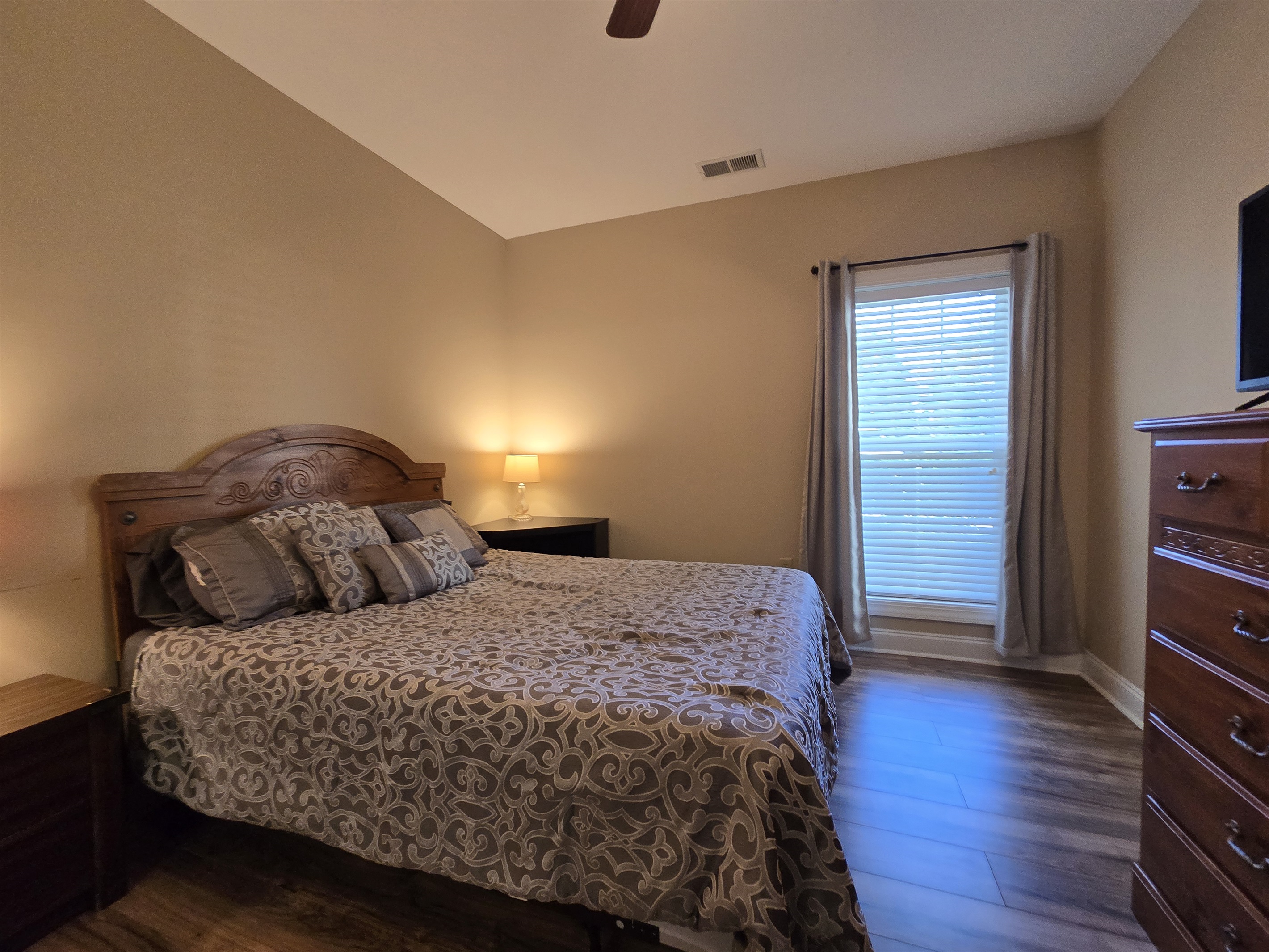 Queen Master Suite