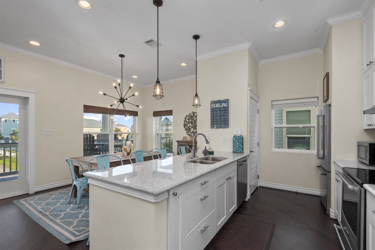 9173ed1f50f04e11a7760d6a9a8465a5 Large | Beachhouse | Texas | TX | Vacation Homes | Galveston | Crystal Beach | Kokomo | Breezy Days | Beachfront Elegance | Sunrise Serenity | Southern Sands Property Management, LLC
