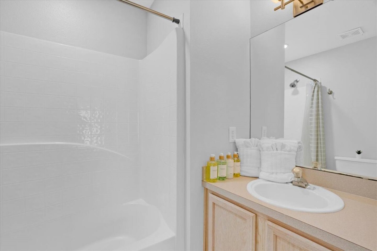 This is the ensuite full bathroom